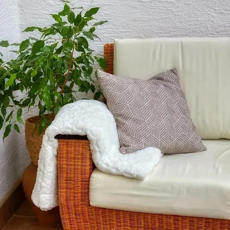 Spacious House With Sun Porch And Big Garden Grahovo